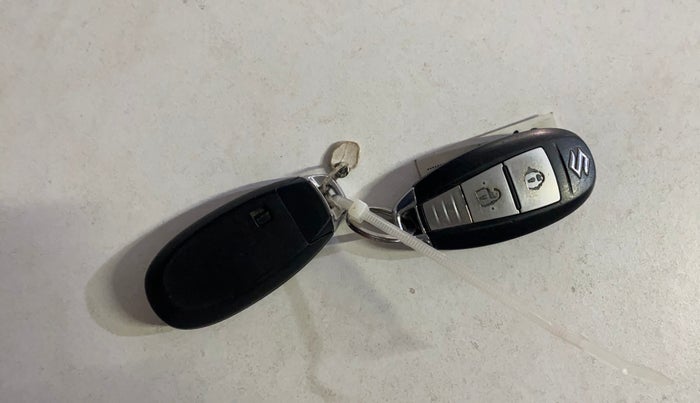 2016 Maruti Baleno ZETA PETROL 1.2, Petrol, Manual, 77,113 km, Key Close Up