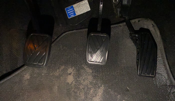 2016 Maruti Baleno ZETA PETROL 1.2, Petrol, Manual, 77,113 km, Pedals