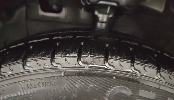 2019 Hyundai NEW SANTRO SPORTZ CNG, CNG, Manual, 66,345 km, Left Front Tyre Tread