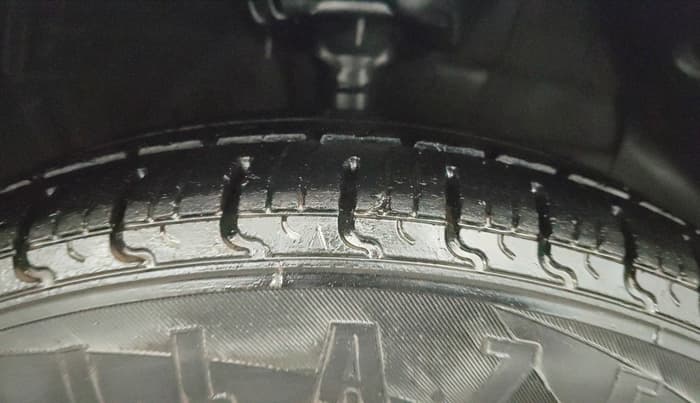 2019 Hyundai NEW SANTRO SPORTZ CNG, CNG, Manual, 66,345 km, Right Front Tyre Tread