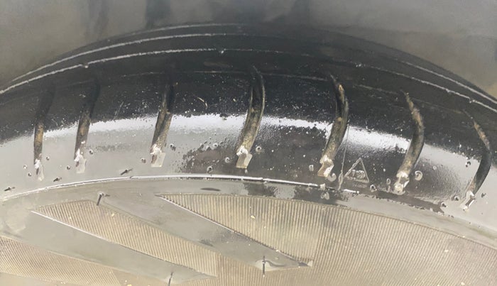 2016 Hyundai i10 MAGNA 1.1, CNG, Manual, 91,634 km, Right Front Tyre Tread