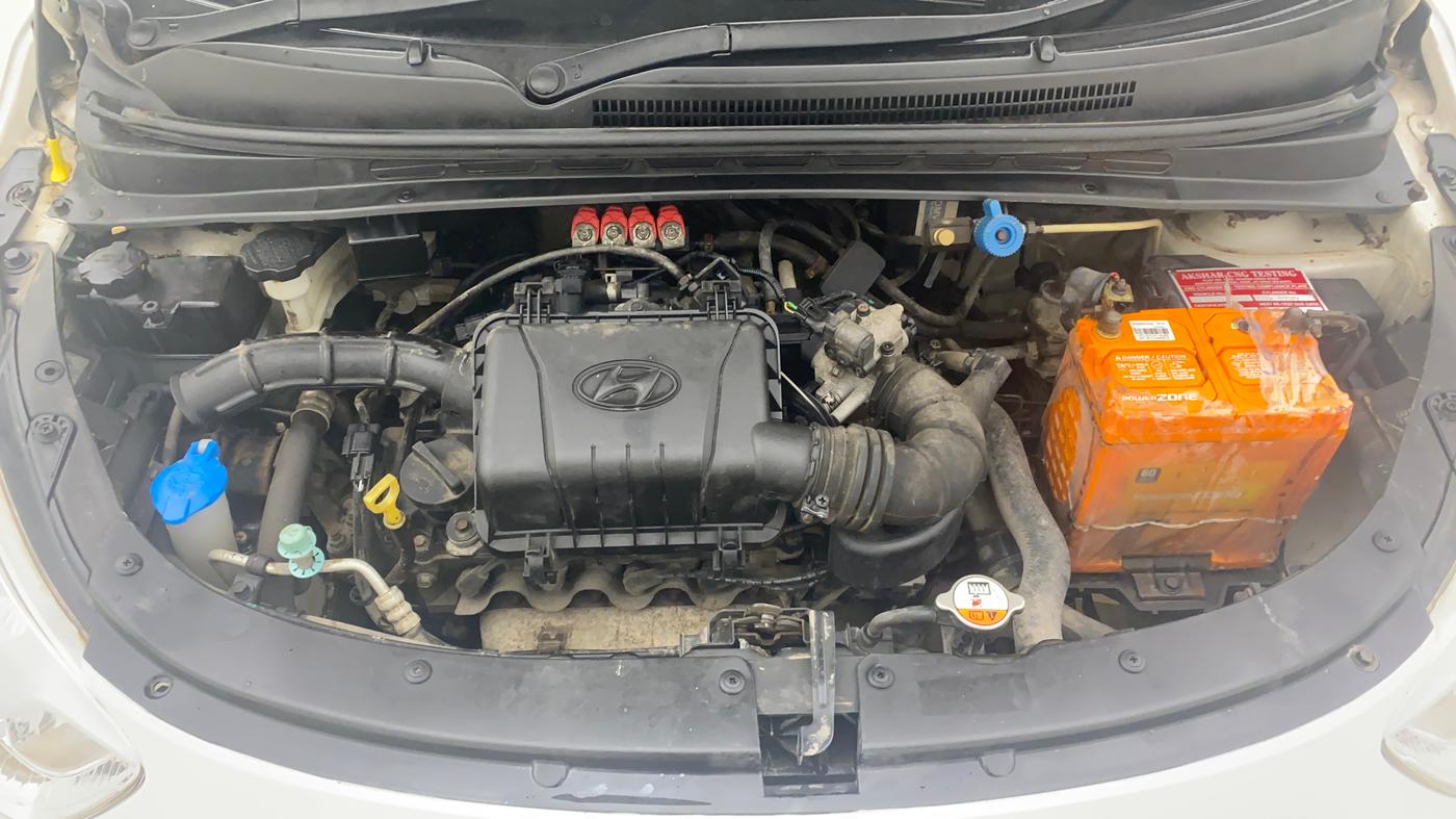2016 Hyundai i10 MAGNA 1.1, CNG, Manual, 91,361 km, Engine View
