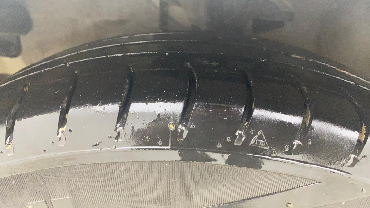 2016 Hyundai i10 MAGNA 1.1, CNG, Manual, 91,361 km, Left Front Tyre Tread