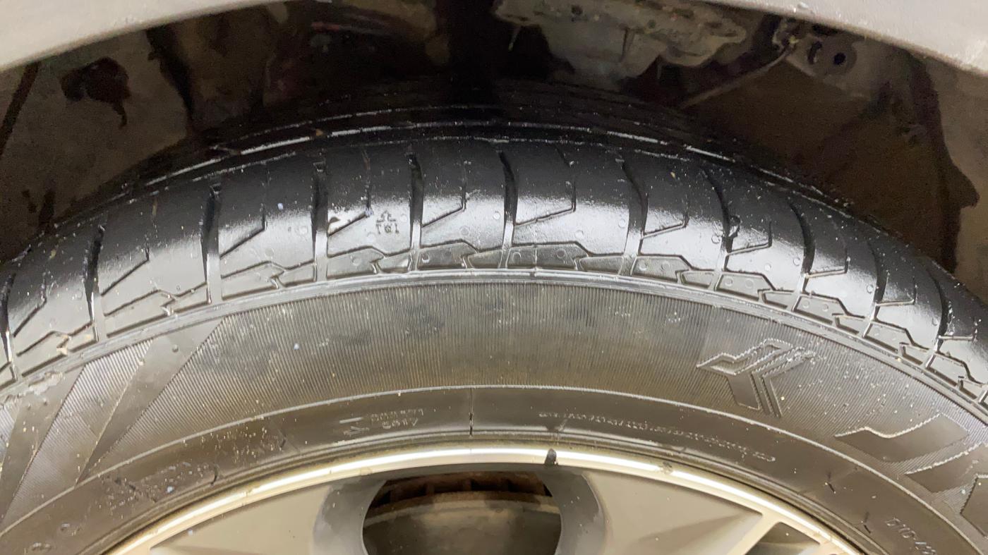2016 Hyundai Creta SX PLUS AT 1.6 PETROL, Petrol, Automatic, 1,01,829 km, Left Front Tyre Tread