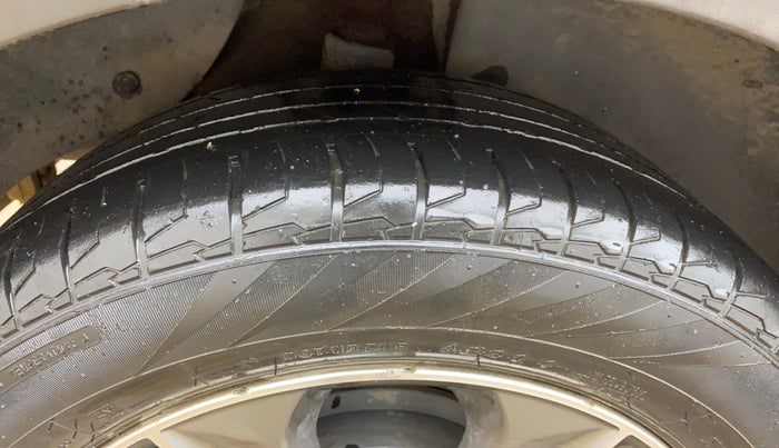 2016 Hyundai Creta SX PLUS AT 1.6 PETROL, Petrol, Automatic, 1,01,744 km, Right Rear Tyre Tread