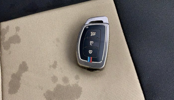 2016 Hyundai Creta SX PLUS AT 1.6 PETROL, Petrol, Automatic, 1,01,744 km, Key Close Up