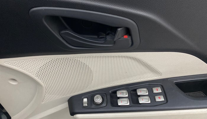 2023 Mahindra XUV300 W6 1.5 DIESEL AMT, Diesel, Automatic, 24,240 km, Driver Side Door Panels Control