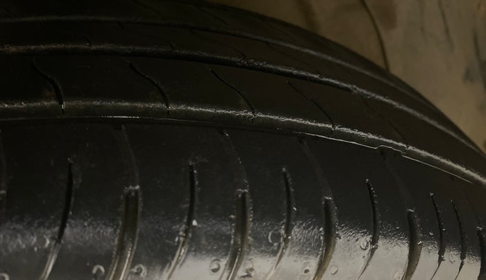 2023 Mahindra XUV300 W6 1.5 DIESEL AMT, Diesel, Automatic, 24,240 km, Left Front Tyre Tread