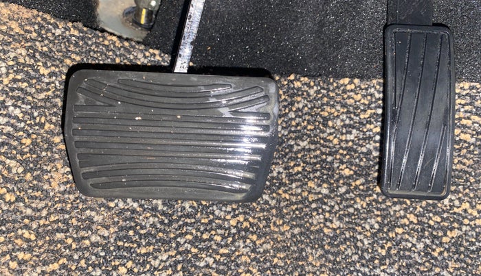 2023 Mahindra XUV300 W6 1.5 DIESEL AMT, Diesel, Automatic, 24,240 km, Pedals