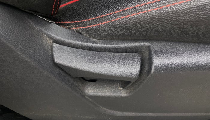 2023 Mahindra XUV300 W6 1.5 DIESEL AMT, Diesel, Automatic, 24,240 km, Driver Side Adjustment Panel