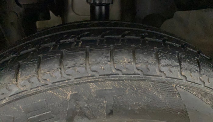 2018 Renault Kwid RXT 1.0, Petrol, Manual, 28,351 km, Left Front Tyre Tread