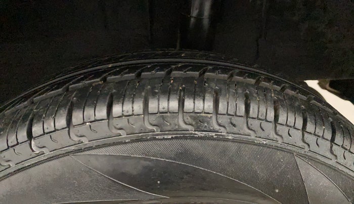 2018 Renault Kwid RXT 1.0, Petrol, Manual, 28,351 km, Left Rear Tyre Tread