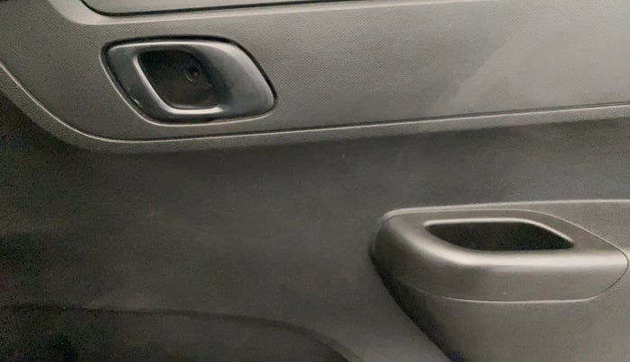 2018 Renault Kwid RXT 1.0, Petrol, Manual, 28,351 km, Driver Side Door Panels Control