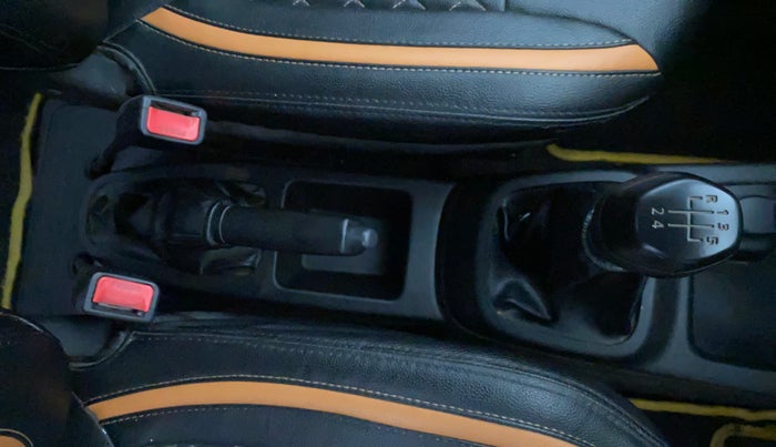 2018 Renault Kwid RXT 1.0, Petrol, Manual, 28,351 km, Gear Lever