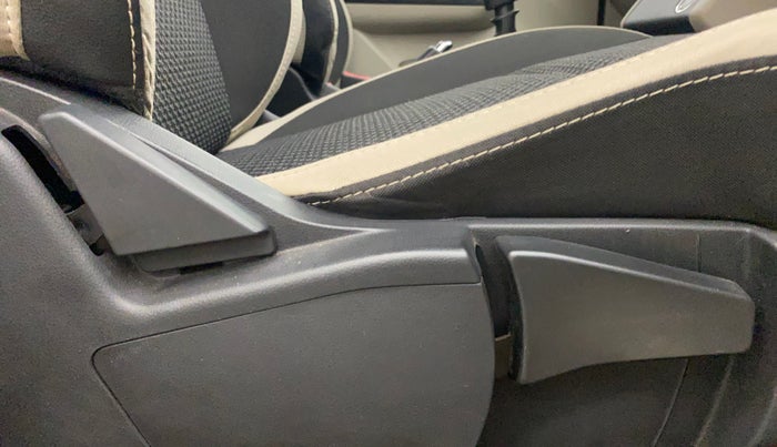 2021 Renault TRIBER RXZ, Petrol, Manual, 40,432 km, Driver Side Adjustment Panel