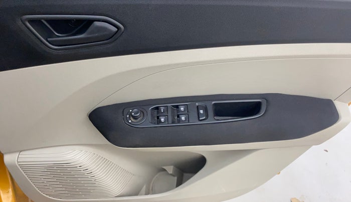 2021 Renault TRIBER RXZ, Petrol, Manual, 40,432 km, Driver Side Door Panels Control