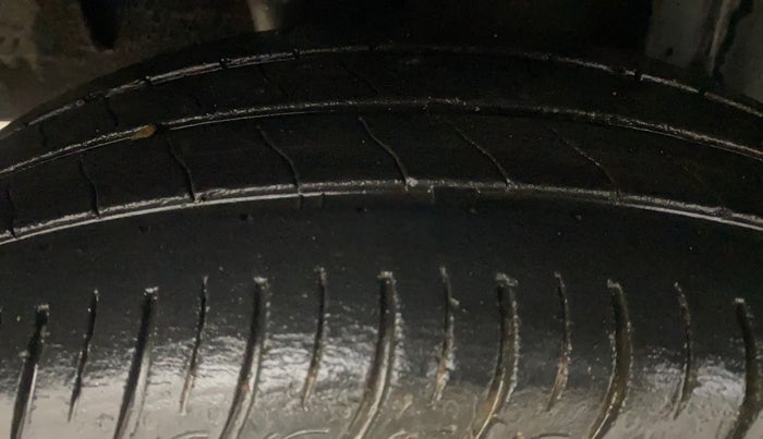 2021 Renault TRIBER RXZ, Petrol, Manual, 40,432 km, Right Rear Tyre Tread