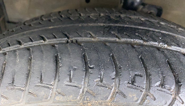 2017 Maruti Celerio VXI CNG D, CNG, Manual, 48,341 km, Left Front Tyre Tread