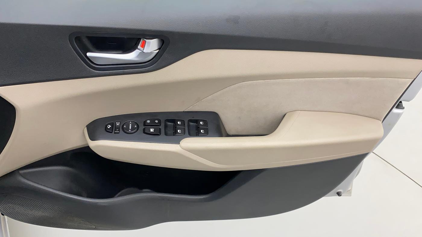 2017 Hyundai Verna 1.6 CRDI SX, Diesel, Manual, 79,501 km, Driver Side Door Panels Control