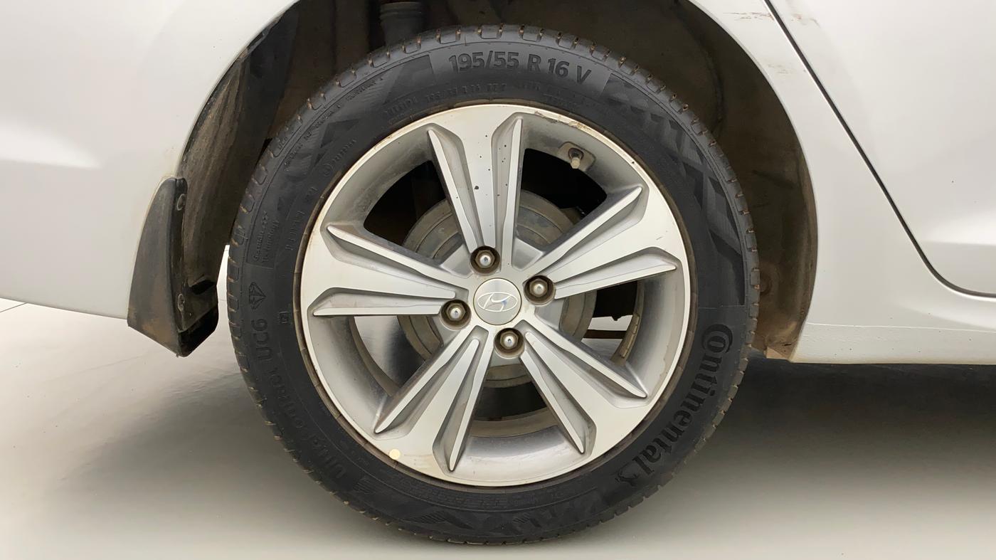 2017 Hyundai Verna 1.6 CRDI SX, Diesel, Manual, 79,501 km, Right Rear Wheel