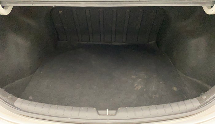 2017 Hyundai Verna 1.6 CRDI SX, Diesel, Manual, 79,501 km, Boot Inside