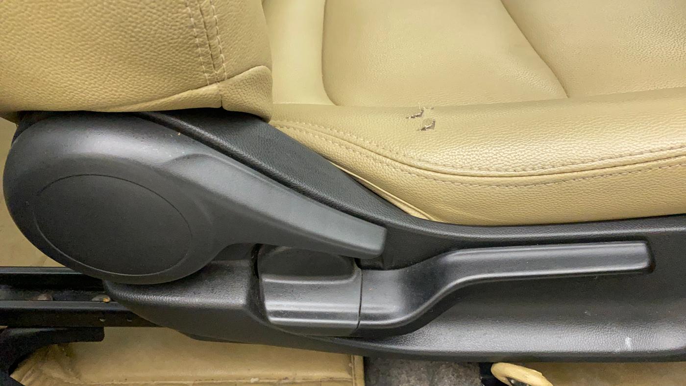 2018 Honda Amaze 1.2L I-VTEC VX, Petrol, Manual, 26,373 km, Driver Side Adjustment Panel
