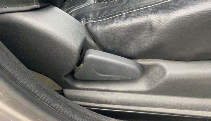 2016 Renault Kwid RXT 0.8, Petrol, Manual, 53,382 km, Driver Side Adjustment Panel