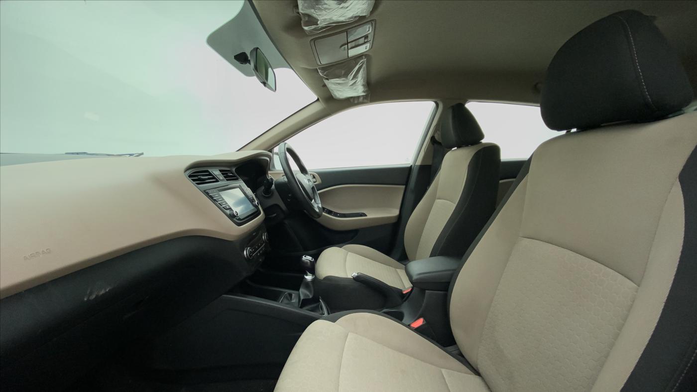 2016 Hyundai Elite i20 ASTA 1.2 (O), Petrol, Manual, 34,230 km, Right Side Front Door Cabin