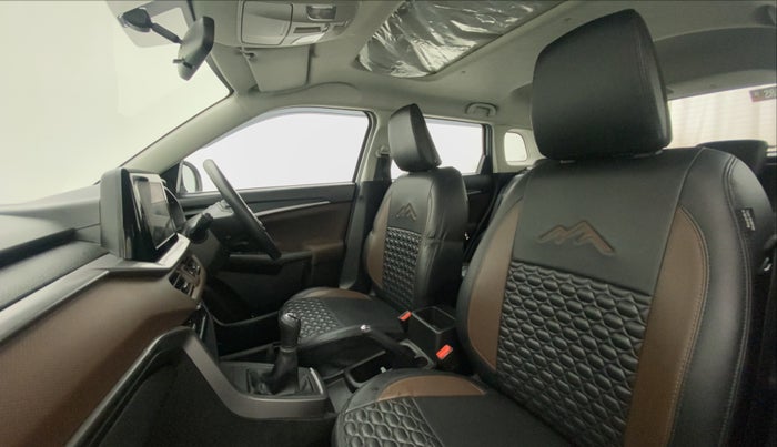 2022 Maruti BREZZA ZXI SMART HYBRID , Petrol, Manual, 5,384 km, Right Side Front Door Cabin