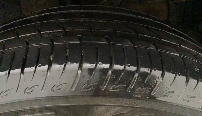 2022 Maruti BREZZA ZXI SMART HYBRID , Petrol, Manual, 5,384 km, Right Front Tyre Tread