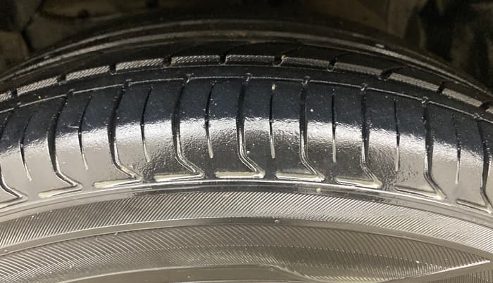 2016 Maruti S Cross ALPHA 1.3, Diesel, Manual, 1,27,663 km, Left Front Tyre Tread