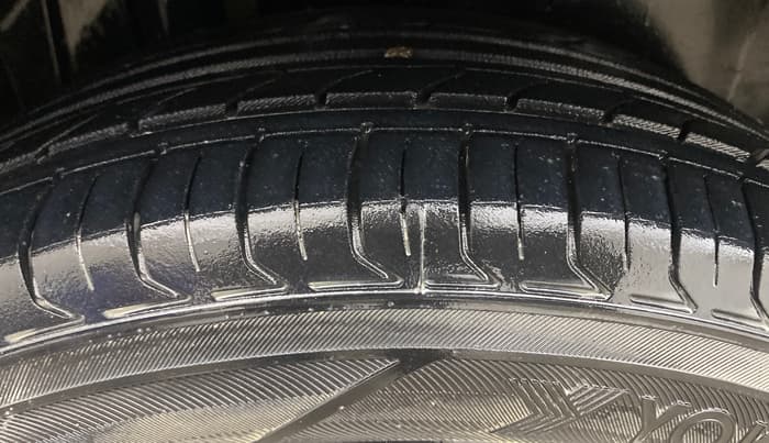 2016 Maruti S Cross ALPHA 1.3, Diesel, Manual, 1,27,663 km, Right Rear Tyre Tread