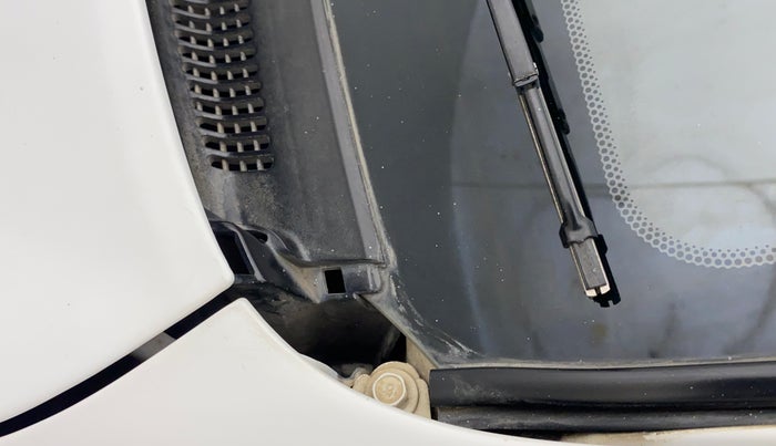 2010 Hyundai i20 MAGNA 1.2, Petrol, Manual, 46,364 km, Bonnet (hood) - Cowl vent panel has minor damage