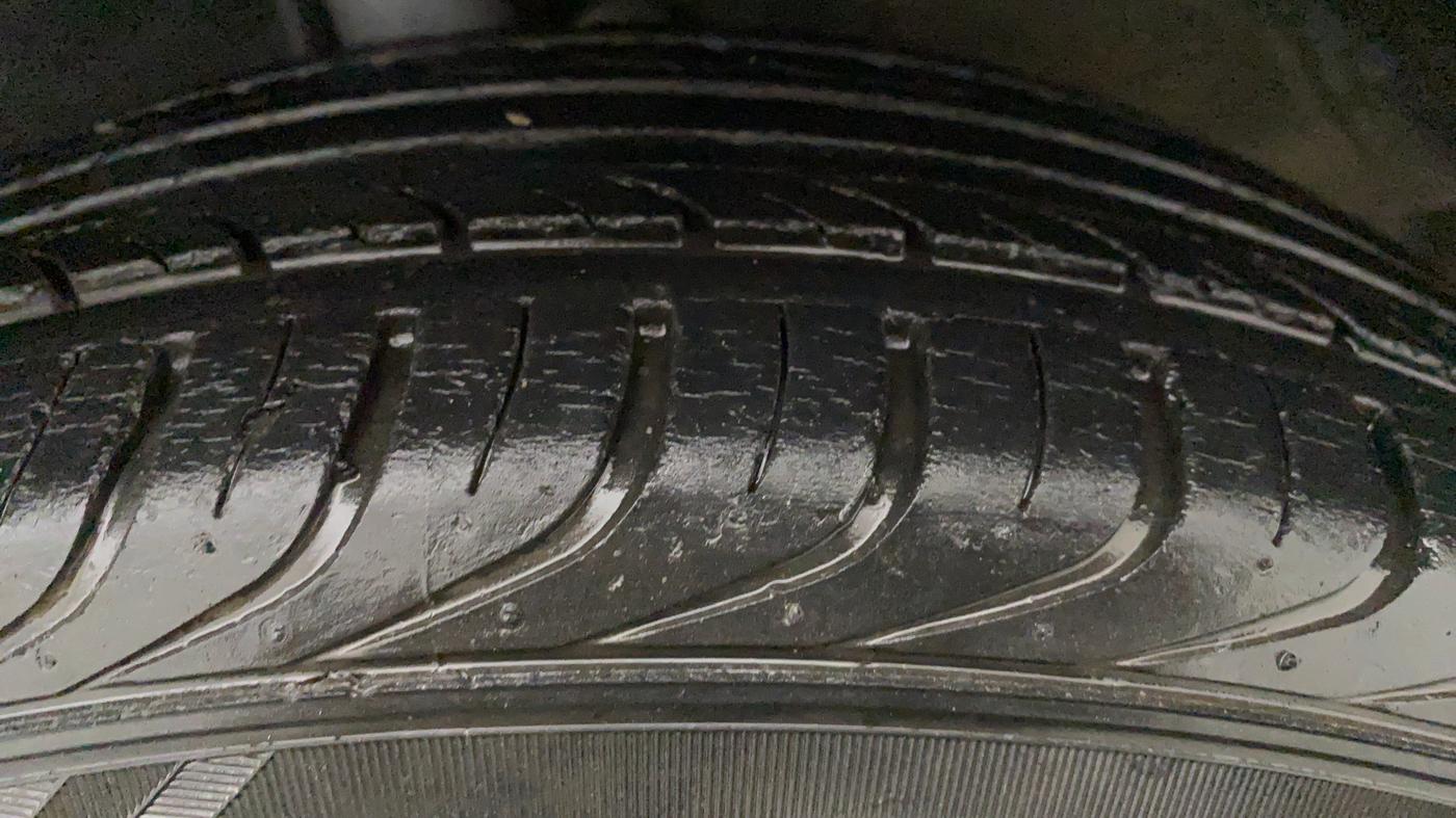 2010 Hyundai i20 MAGNA 1.2, Petrol, Manual, 46,364 km, Left Front Tyre Tread