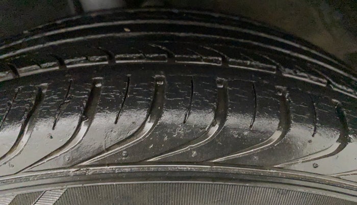2010 Hyundai i20 MAGNA 1.2, Petrol, Manual, 46,364 km, Left Front Tyre Tread