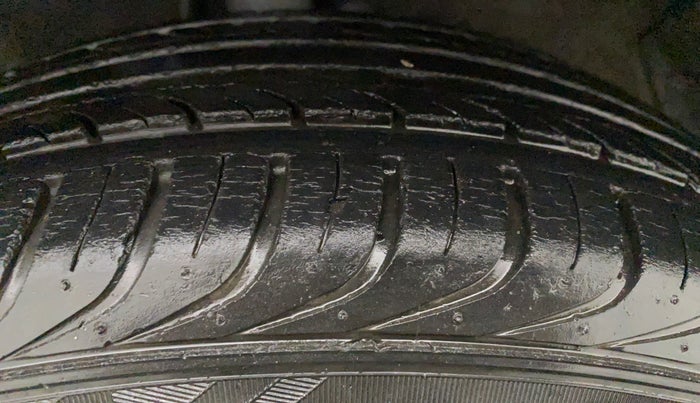 2010 Hyundai i20 MAGNA 1.2, Petrol, Manual, 46,364 km, Right Front Tyre Tread
