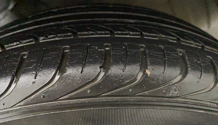 2010 Hyundai i20 MAGNA 1.2, Petrol, Manual, 46,364 km, Left Rear Tyre Tread