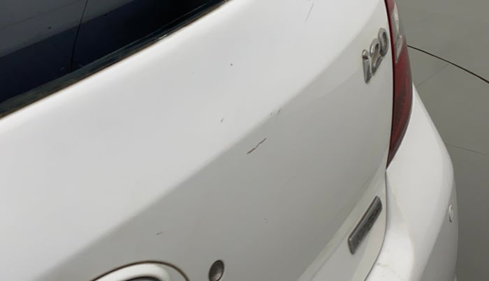 2010 Hyundai i20 MAGNA 1.2, Petrol, Manual, 46,364 km, Dicky (Boot door) - Paint has minor damage