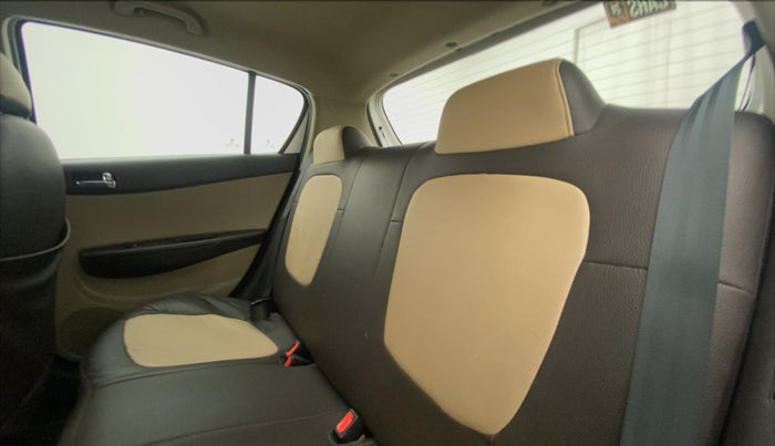 2010 Hyundai i20 MAGNA 1.2, Petrol, Manual, 46,364 km, Right Side Rear Door Cabin