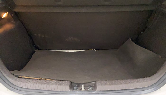 2010 Hyundai i20 MAGNA 1.2, Petrol, Manual, 46,364 km, Boot Inside