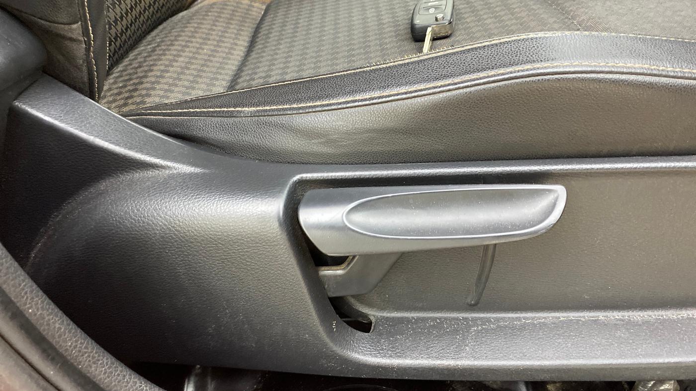 2017 Volkswagen Polo HIGHLINE PLUS 1.2(16 ALLOY, Petrol, Manual, 62,663 km, Driver Side Adjustment Panel