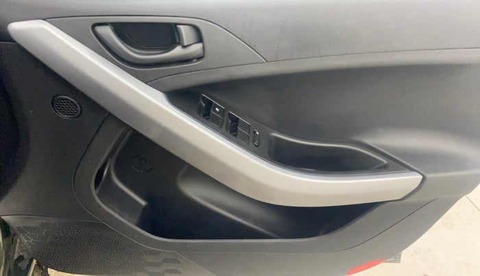 2023 Tata NEXON XMA SUNROOF PETROL, Petrol, Automatic, 40,612 km, Driver Side Door Panels Control