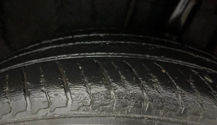 2021 Nissan MAGNITE XL, Petrol, Manual, 63,354 km, Left Rear Tyre Tread