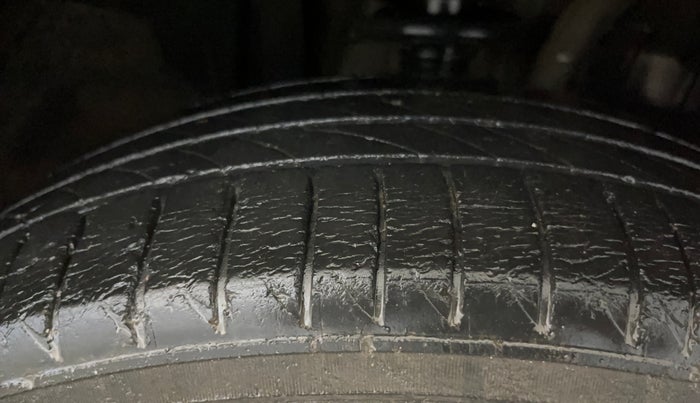 2021 Nissan MAGNITE XL, Petrol, Manual, 63,354 km, Right Front Tyre Tread