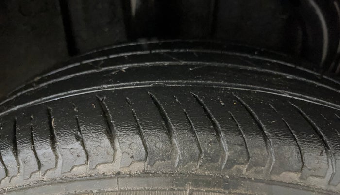2021 Nissan MAGNITE XL, Petrol, Manual, 63,354 km, Right Rear Tyre Tread
