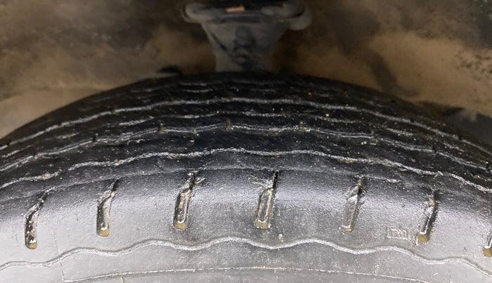 2018 Maruti Eeco 5 STR WITH A/C+HTR, Petrol, Manual, 48,852 km, Left Front Tyre Tread