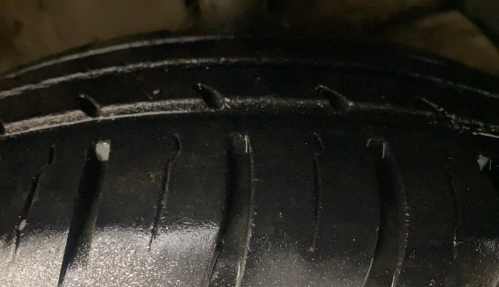 2021 Maruti Swift LXI, Petrol, Manual, 38,345 km, Right Front Tyre Tread