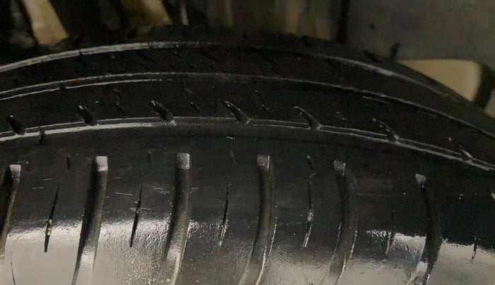 2021 Maruti Swift LXI, Petrol, Manual, 38,345 km, Right Rear Tyre Tread