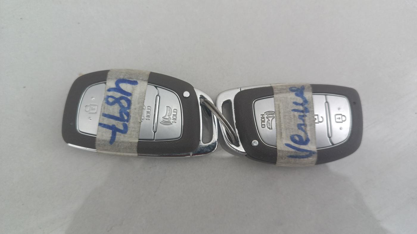 2020 Hyundai VENUE SX 1.0 (O) TURBO, Petrol, Manual, 54,910 km, Key Close Up