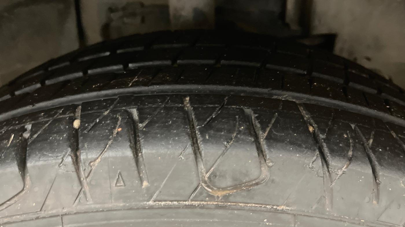 2023 Tata NEXON CREATIVE+ AMT 1.2 PETROL, Petrol, Automatic, 56,953 km, Right Front Tyre Tread